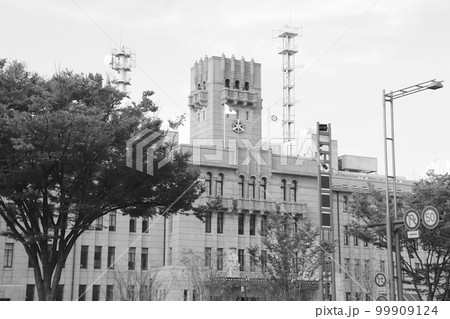京都市役所本庁舎(京都市中京区)モノクロ 京都市役所本庁舎(京都市中京区)モノクロ 99909124