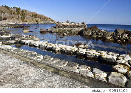 早春の北海道函館市椴法華で水無海浜温泉の風景を撮影 99918102