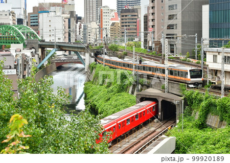 中央快速　総武各駅　丸の内線　神田川　御茶ノ水駅 99920189