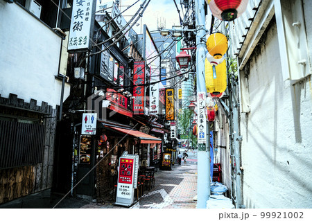 東京新宿歌舞伎町の街並みイラスト 東京新宿歌舞伎町の街並みイラスト 99921002