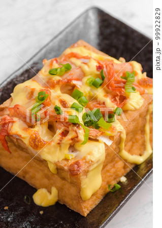 チーズとキムチの厚揚げ焼き チーズとキムチの厚揚げ焼き 99922829