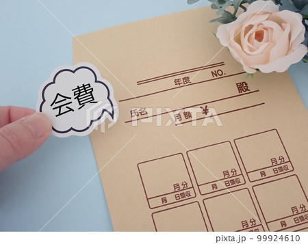 月謝袋に吹き出し、会費の単語、ピンクのお花 99924610