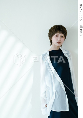若い女性のクールビューティポートレート 若い女性のクールビューティポートレート 99924746