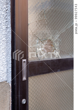 泥棒 警察 硝子 不法侵入 ガラス 防犯 鍵 施錠 解錠 窃盗 犯罪 セキュリティー アルミサッシ 泥棒 警察 硝子 不法侵入 ガラス 防犯 鍵 施錠 解錠 窃盗 犯罪 セキュリティー アルミサッシ 99927543