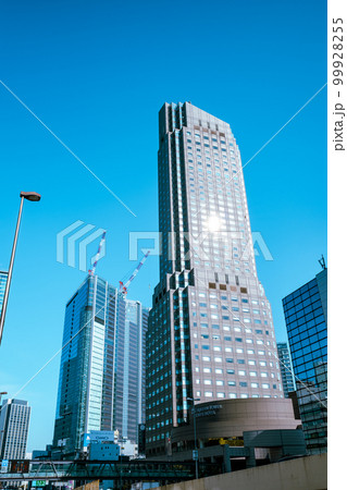 東京再開発 玉川通り 見上げる渋谷駅周辺の建設中の高層ビル 2023.02 タテ ライトトーン 東京再開発 玉川通り 見上げる渋谷駅周辺の建設中の高層ビル 2023.02 タテ ライトトーン 99928255