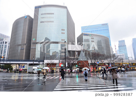 雨が降る数寄屋橋スクランブル交差点 雨が降る数寄屋橋スクランブル交差点 99928387