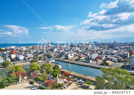 【今治城より今治市内の風景】 愛媛県今治市通町 【今治城より今治市内の風景】 愛媛県今治市通町 99928757