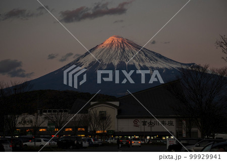 夕焼けの富士山 夕焼けの富士山 99929941