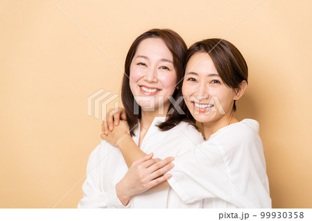 ミドルの女性のビューティ　 99930358