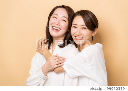 ミドルの女性のビューティ　 99930359