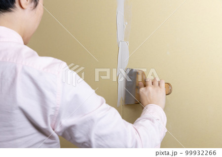 クロスを貼る前の壁のパテ処理 99932266