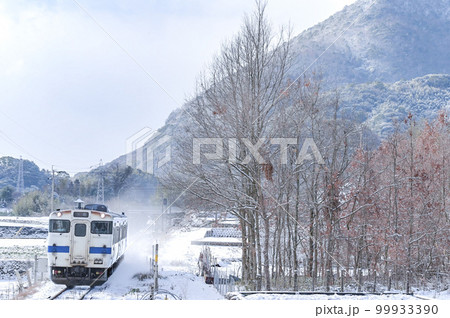 雪の中を走るキハ47① 雪の中を走るキハ47① 99933390