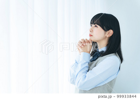 祈る女子学生 受験生 祈る女子学生 受験生 99933844
