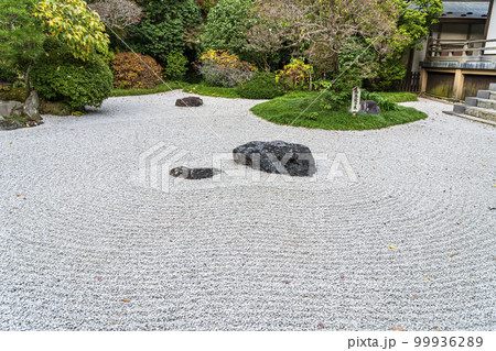 【神奈川県】鎌倉にある報国寺の日本庭園 【神奈川県】鎌倉にある報国寺の日本庭園 99936289