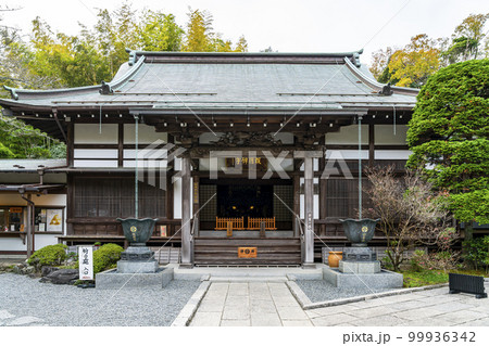 【神奈川県】鎌倉にある報国寺の本堂 【神奈川県】鎌倉にある報国寺の本堂 99936342