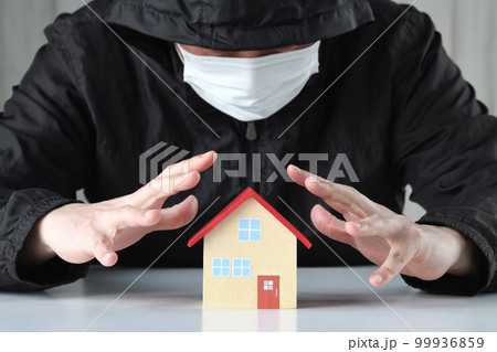 住宅をねらう犯罪者イメージ 99936859