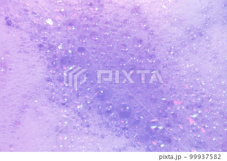 水に浮かぶ無数の洗剤の泡. 水に浮かぶ無数の洗剤の泡. 99937582