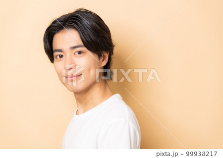 若い男性のビューティ 99938217