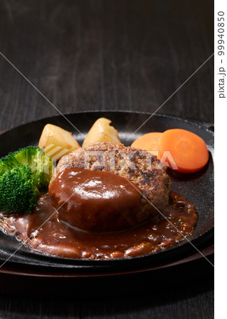 熱々のデミグラスハンバーグ 熱々のデミグラスハンバーグ 99940850