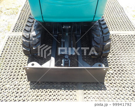 新品のゴムキャタピラーの写真素材 [99941792] - PIXTA