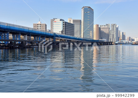 京浜運河沿いに走る東京モノレール 京浜運河沿いに走る東京モノレール 99942299