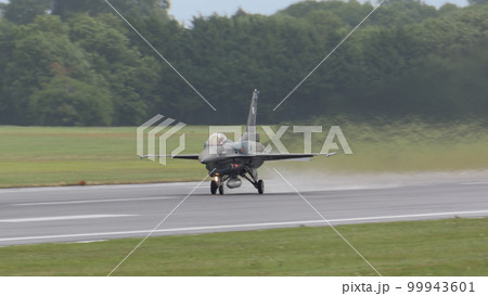 ギリシャ空軍F-16C離陸 99943601