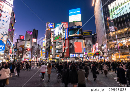 《東京都》渋谷駅前・スクランブル交差点 99943823