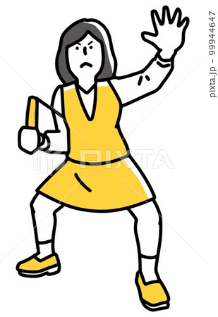 ヌンチャクを持ってポーズを決める女性 99944647