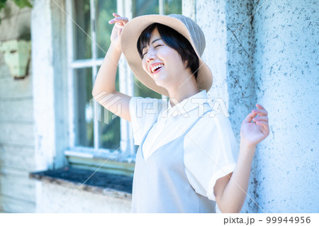 麦わら帽子の女性 麦わら帽子の女性 99944956