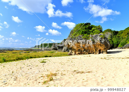 具志頭より摩文仁の丘方面を望む(沖縄県八重瀬町)【2023.3】 99948027