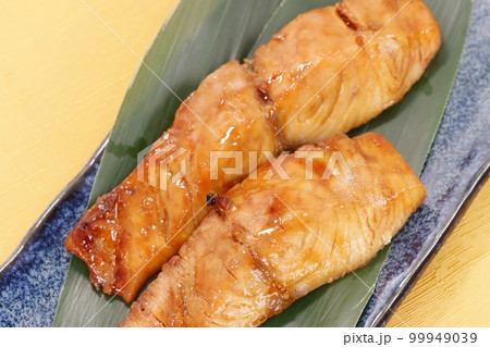 シイラの照り焼き　魚料理　焼き魚　2切れ 99949039
