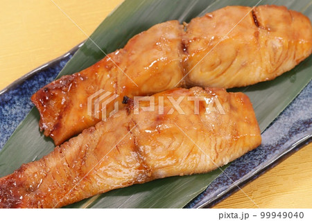 シイラの照り焼き 魚料理 焼き魚 2切れ シイラの照り焼き 魚料理 焼き魚 2切れ 99949040