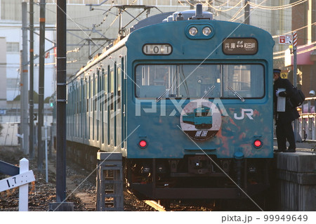 2023年春：引退間際の和田岬線103系（兵庫⇔和田岬） 99949649