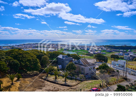 千葉県銚子市の愛宕山頂にある地球の丸く見える丘展望館から南側の眺望(外川町,太平洋,水平線など) 千葉県銚子市の愛宕山頂にある地球の丸く見える丘展望館から南側の眺望(外川町,太平洋,水平線など) 99950006