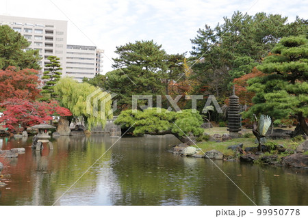 鶴舞公園内にある日本庭園 99950778
