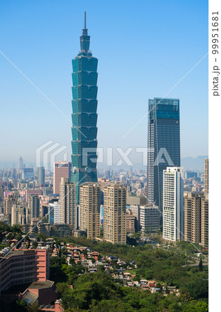 台湾 台北市 象山、登山道から見る台北の街並み 台湾 台北市 象山、登山道から見る台北の街並み 99951681