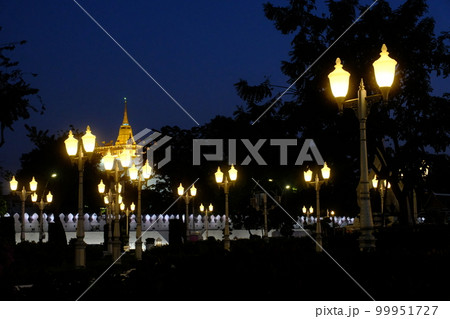 夜に映えるワットサケット 夜に映えるワットサケット 99951727