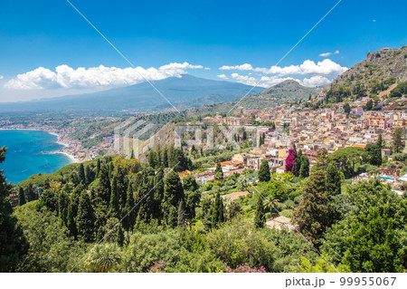 Cityscape of Taormina in Sicily 99955067