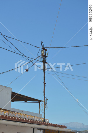 Black cords in a mastil badly installed 99955246