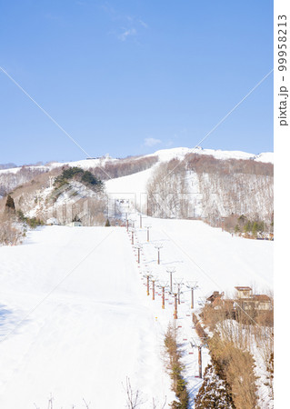 冬の長野県白馬村と八方尾根スキー場 冬の長野県白馬村と八方尾根スキー場 99958213