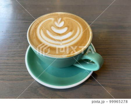 ラテアートが美しいカフェラテ 99965278