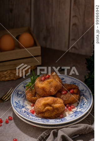 Rabanadas poveiras with sugar and cinnamon Rabanadas poveiras with sugar and cinnamon 99966942