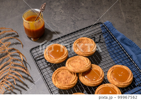 Biscuits with salted caramel Biscuits with salted caramel 99967562