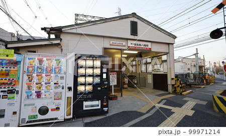 南海電車の百舌鳥八幡駅、なんば方面のりばの出入口 99971214