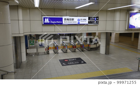 大阪メトロ四つ橋線、西梅田駅の出口専用改札 大阪メトロ四つ橋線、西梅田駅の出口専用改札 99971255