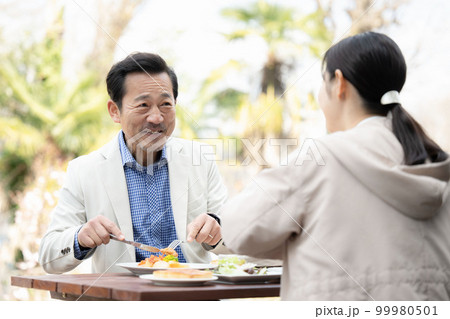 ナイスミドル夫婦の楽しいお食事風景 ナイスミドル夫婦の楽しいお食事風景 99980501