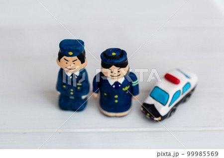 紙人形 警察官とパトカー 紙人形 警察官とパトカー 99985569