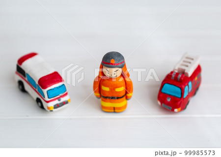 紙人形 警察官とパトカー 救命士 看護師 紙人形 警察官とパトカー 救命士 看護師 99985573
