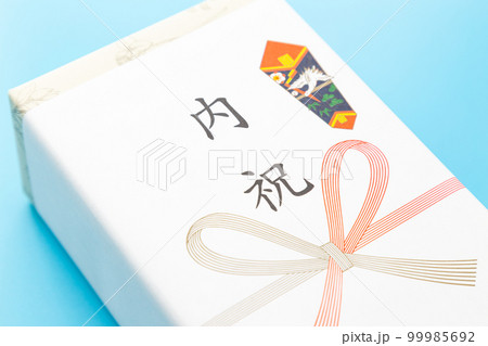 内祝い 贈答品 水色背景 内祝い 贈答品 水色背景 99985692