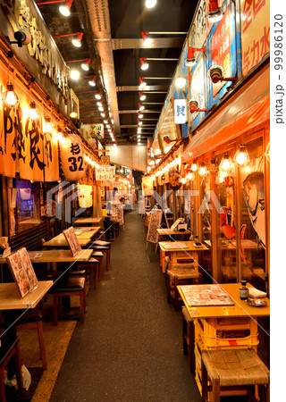 都会の線路下居酒屋横丁 99986120